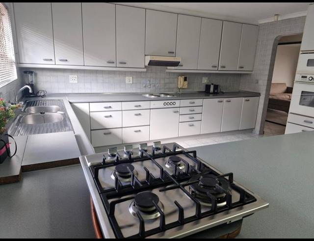 6 BEDROOM HOUSE FOR SALE IN CRAVENBY